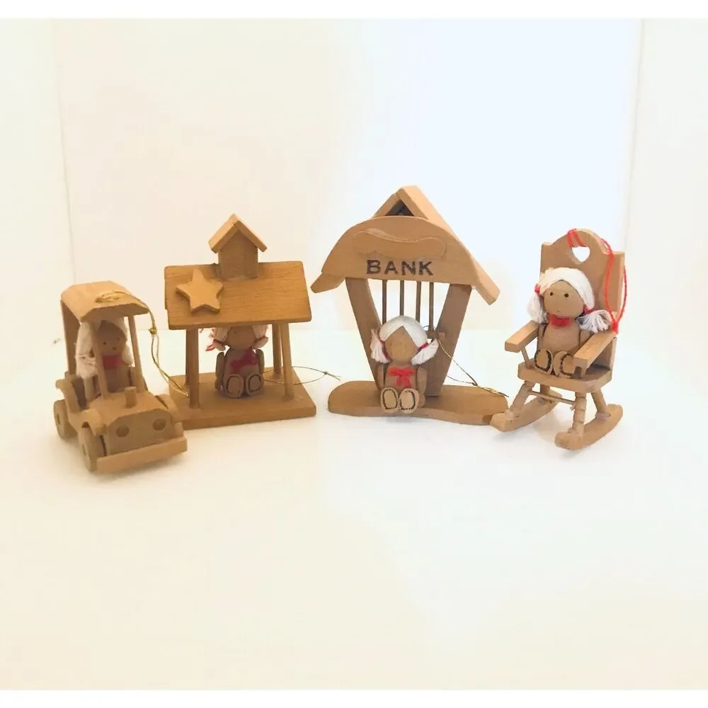 #2871 Wood vintage Christmas ornaments  4 X 4